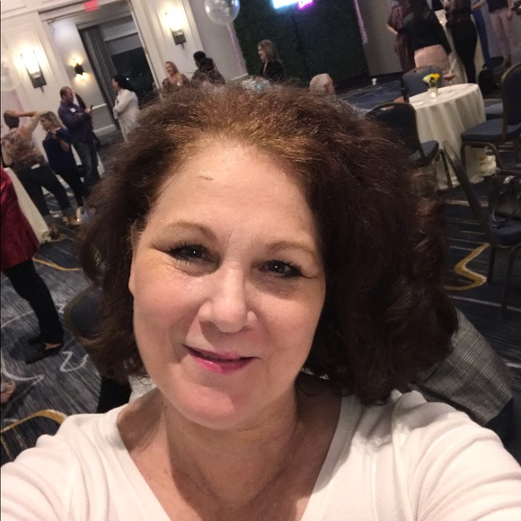 Meet your Posher, Debra - Picture 3 of 3